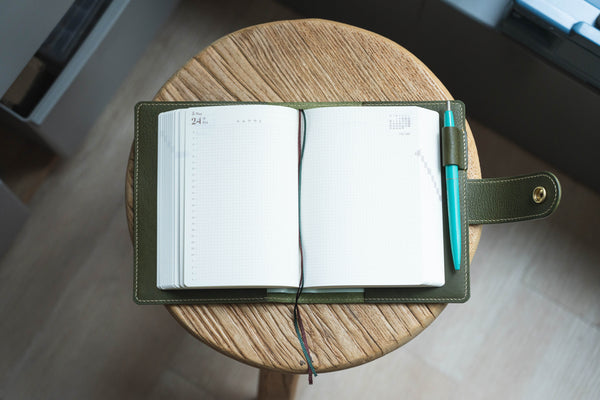 A6+/Hibino/5-Year Hobonichi Snap Closure Pebbled Leather Notebook Cover