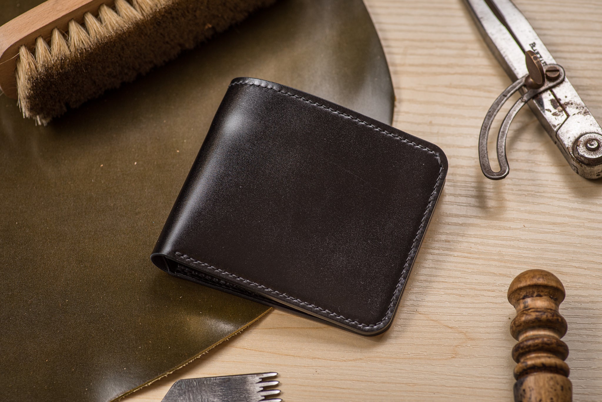 CUSTOMIZABLE - 6-Slot All Black Shell Cordovan Leather Billfold Wallet