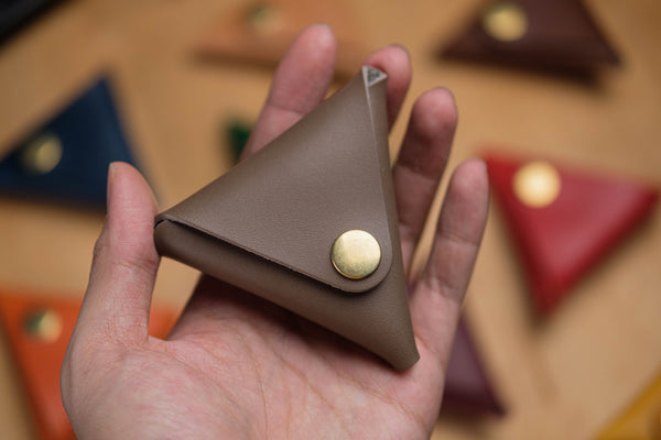 13 COLORS - Vegetable-tanned Leather Triangle Coin Purse, Utility Pouch - Malloria
