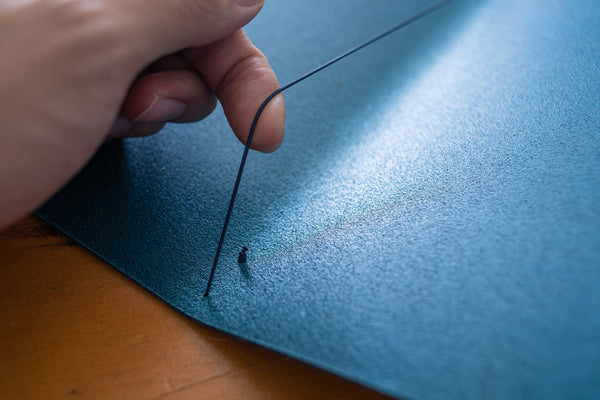 12 Colors - Letter-sized Menu Covers, Buttero Italian Vegetable Tanned Leather in Navy Blue (8.5x11) - Malloria